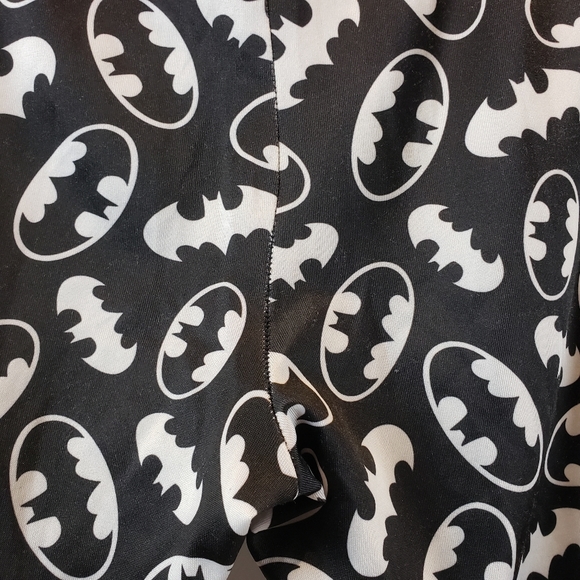 2/$20 Batman Leggings - Picture 6 of 7